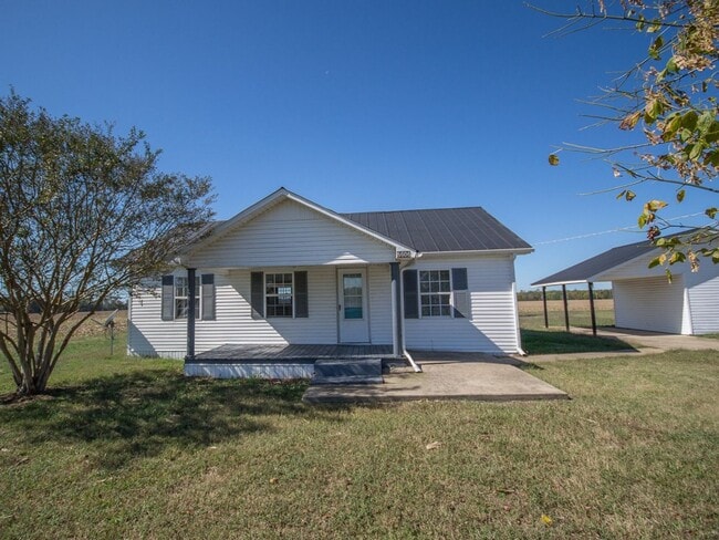 Building Photo - Country Setting Home
