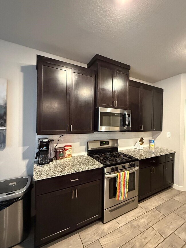 Building Photo - 740 Ft Leonard