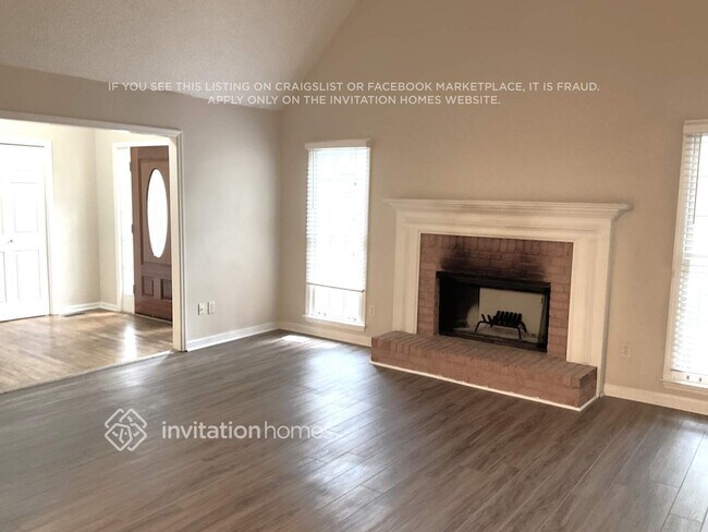 Foto del edificio - 211 Whisperwood Ln