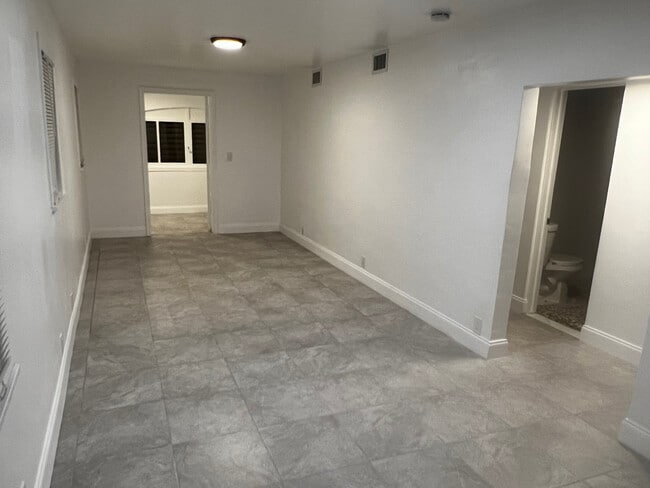 Living Room - 614 S K St
