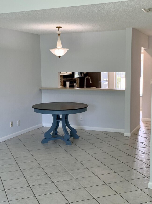 Building Photo - 264 Palmetto Ct