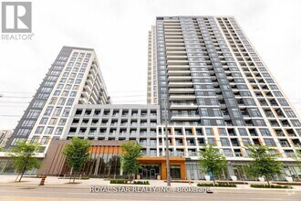 Building Photo - 7950-B-7950 Bathurst St