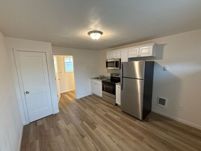 Foto del edificio - 3361 Portland Rd NE