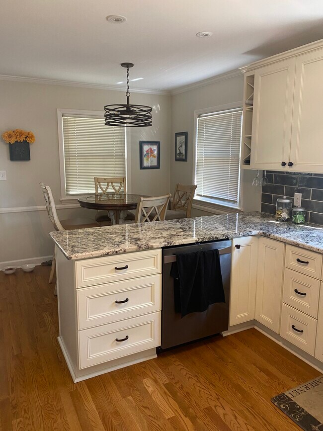 Foto del edificio - 605 Meade Dr