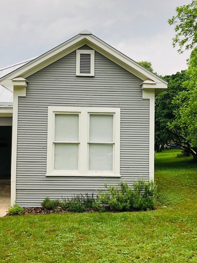 Foto del edificio - 824 Earl Garrett St