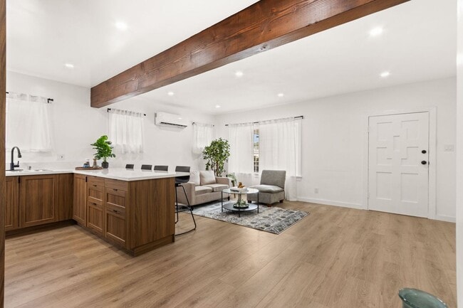 Building Photo - 1244 W 107th St