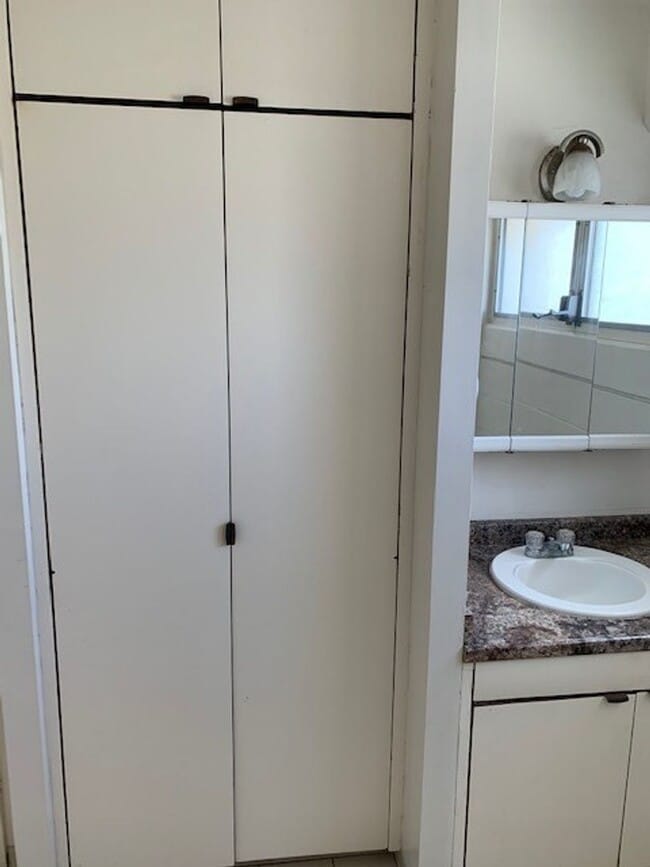 Foto del edificio - $1,200.00–Studio with Lanai, 1 Bath, kitch...