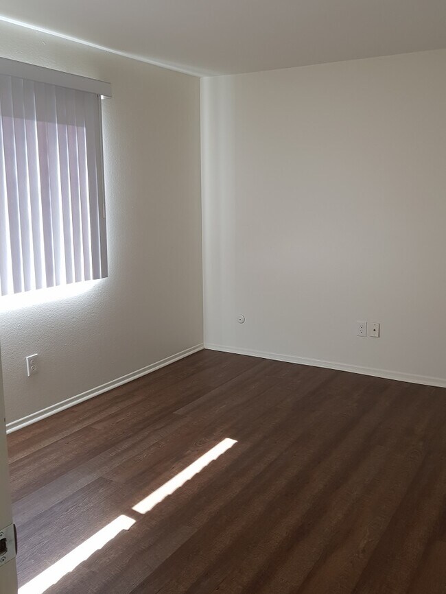 Building Photo - Victoria Village 3+2 Patio Home w/ 2-car g...