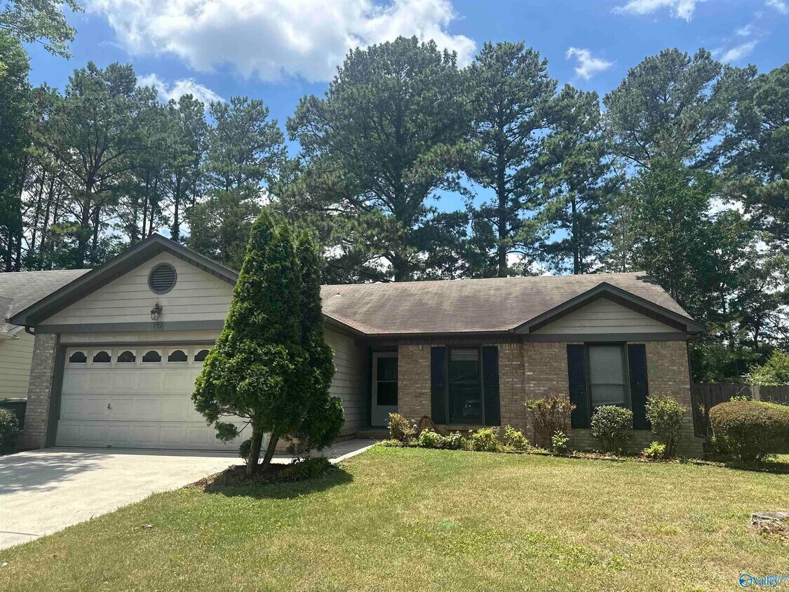 Primary Photo - 136 Hollington Dr NE