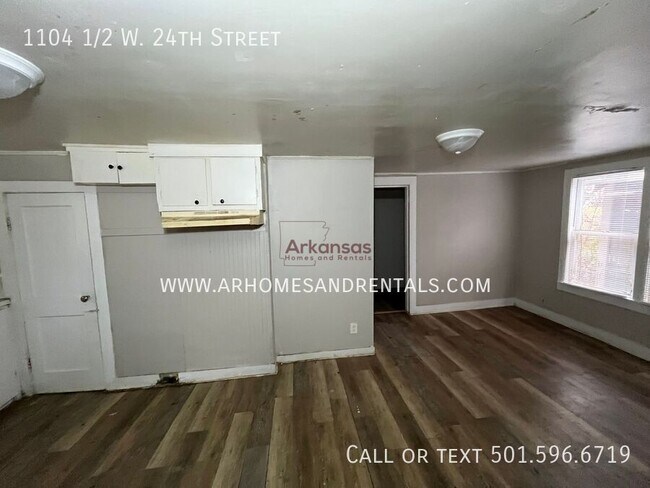 Building Photo - 1104 1/2 W. 24th Street-