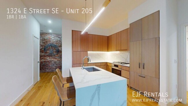 Foto del edificio - 1324 E Street SE-Unit 205