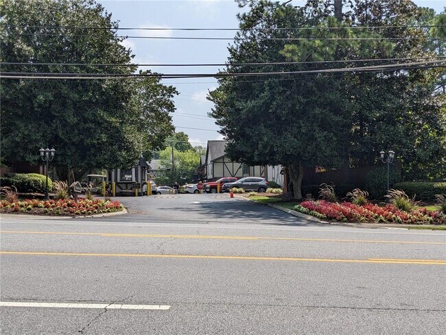 Foto del edificio - 6851 Roswell Rd