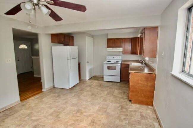Building Photo - 161 Bale Dr