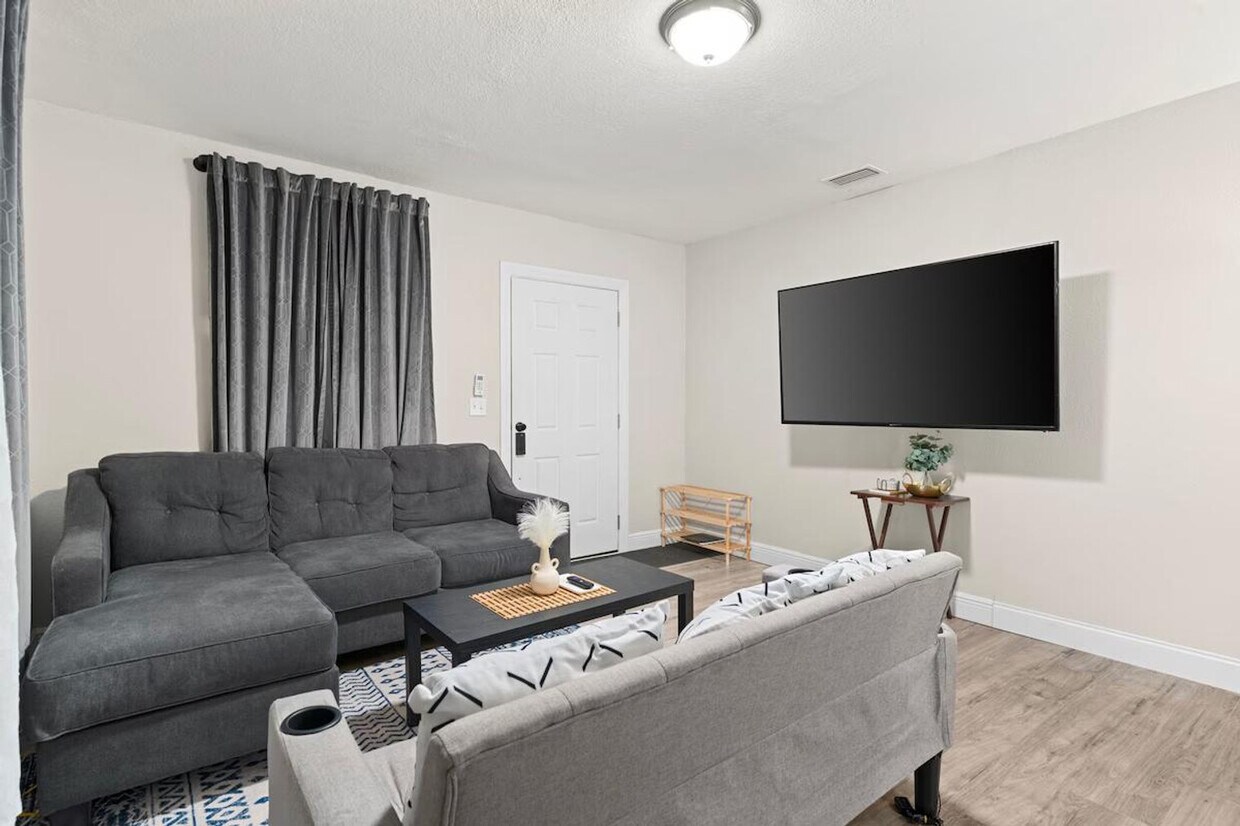 Foto principal - 3606 E Genesee St