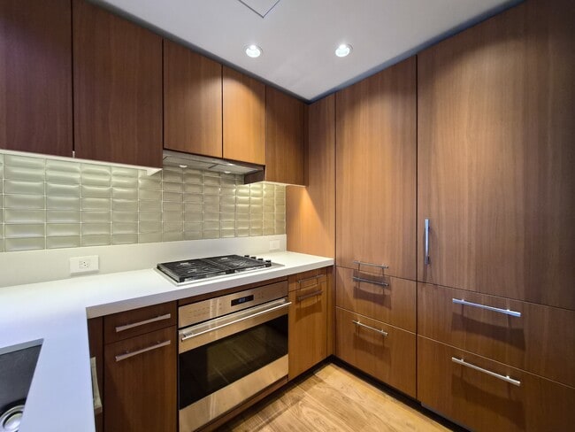 Building Photo - 1555 Kapiolani Blvd