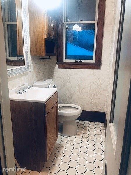 Building Photo - 3 br, 2.5 bath House - 31 Byrer Avenue