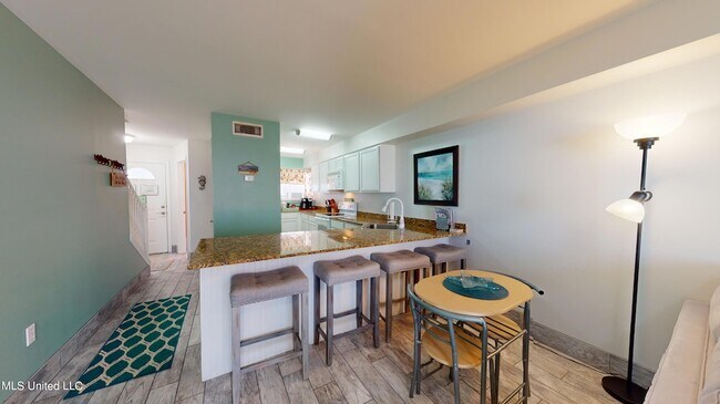 Foto del edificio - 1664 Beach Blvd