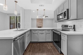 Building Photo - 233 Litchfield Ln