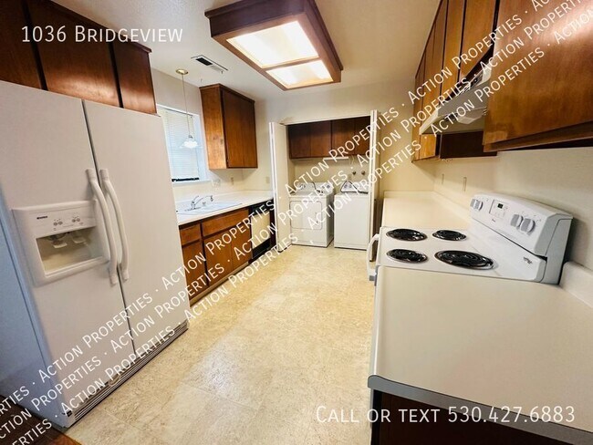 Building Photo - Clean 2 Bedroom Home on a Spacious Lot wit...