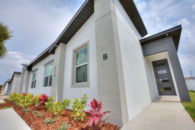 Building Photo - BRAND DUPLEX! Modern, energy efficient hom...