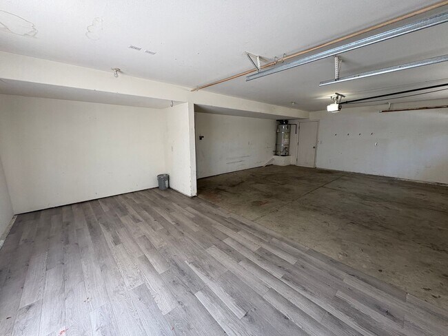 Foto del edificio - Beautiful 4 Bedroom coming soon!