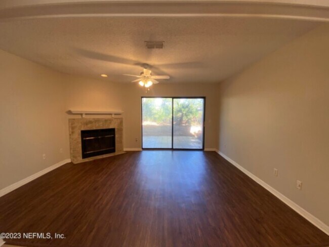 Foto del edificio - 160 Cranes Lake Dr