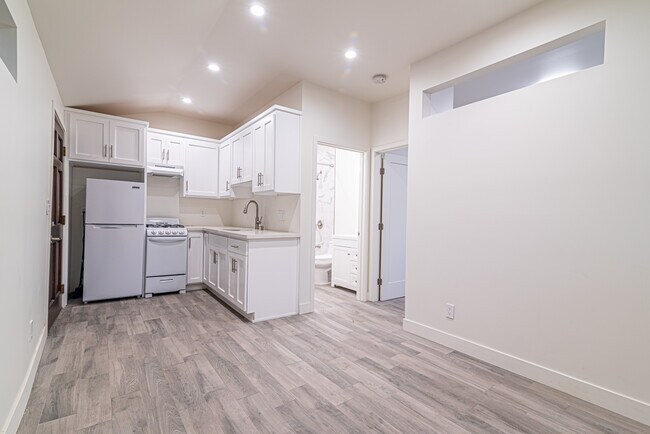 kitchen - 7052 Whitaker Ave