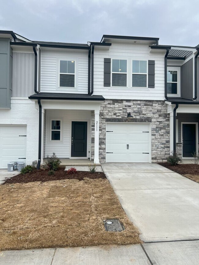 Foto del edificio - Bright & Modern 3-Bedroom Townhome in a Prime Triangle Location!