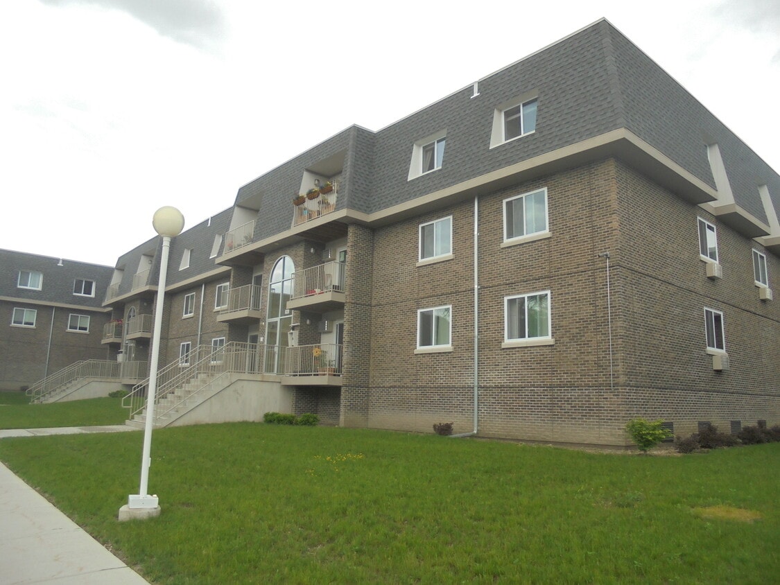 828 Mcintosh Ct Unit 203, Prospect Heights, IL 60070 Condo for Rent