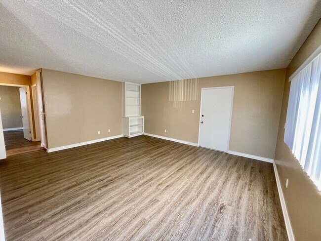 Building Photo - Remodeled 2 Bedroom 1 Bath