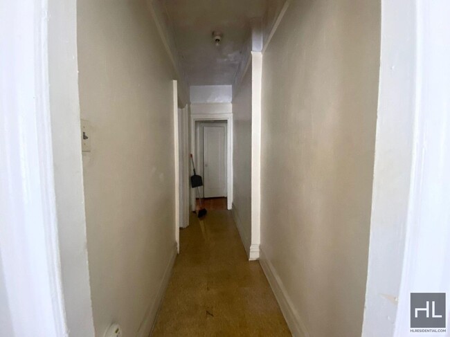 Building Photo - Sunny Crown Heigts 1BR 1BA By The Park