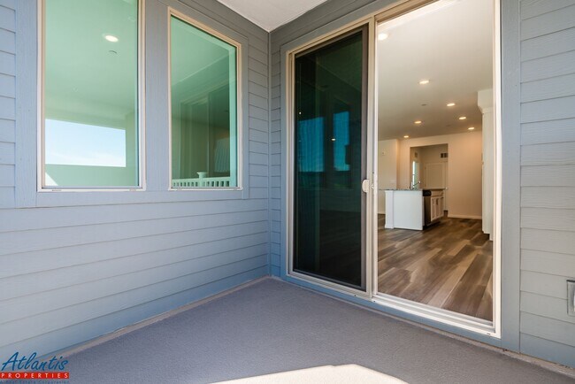 Foto del edificio - Newly Built Condo | Open Floor Plan | E.V. Outlet