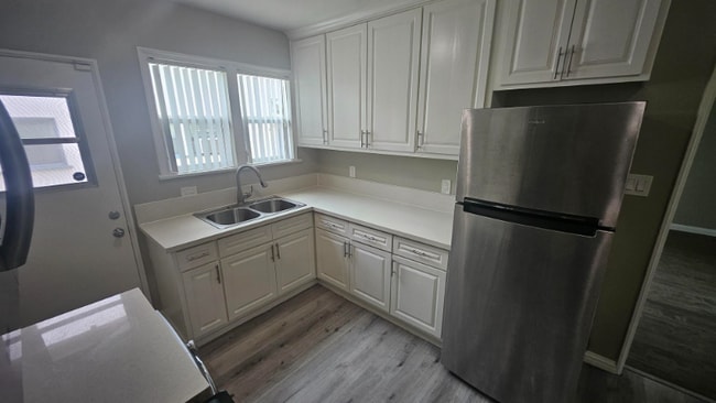 Photo - 812 N Fuller Ave Apartment