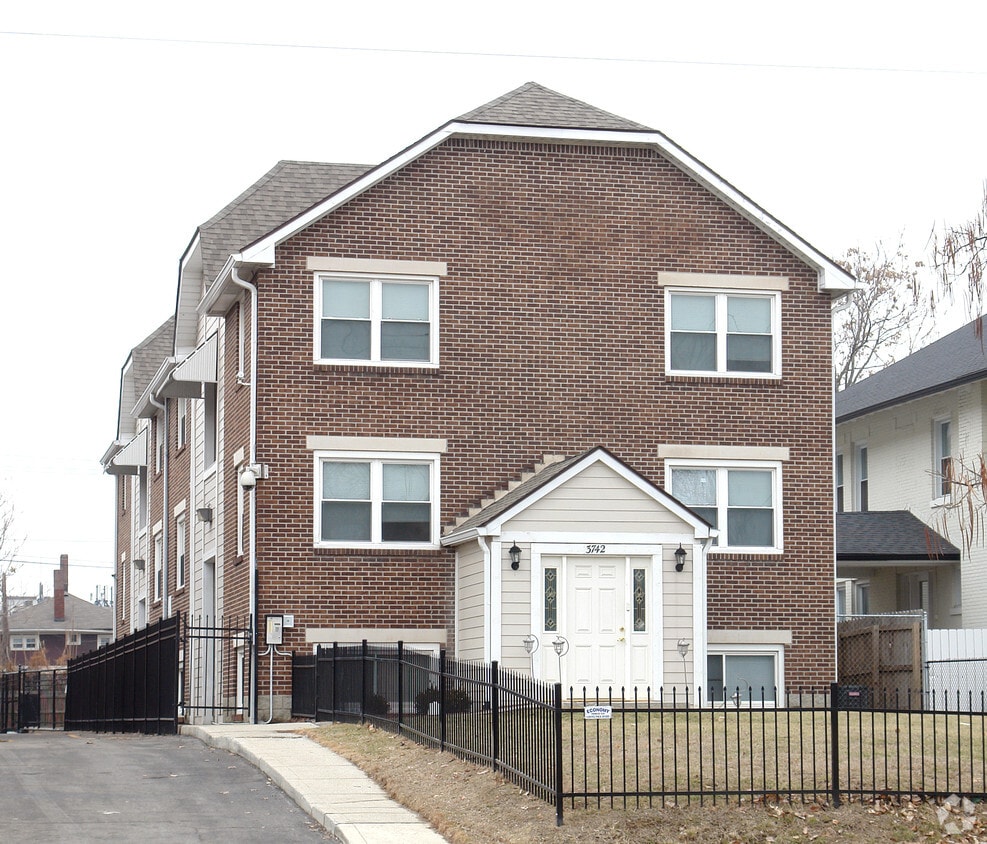 3742 N Pennsylvania St, Indianapolis, IN 46205 Apartments in