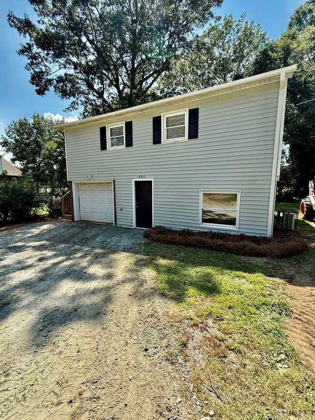 Building Photo - Extra Large One Bedroom House