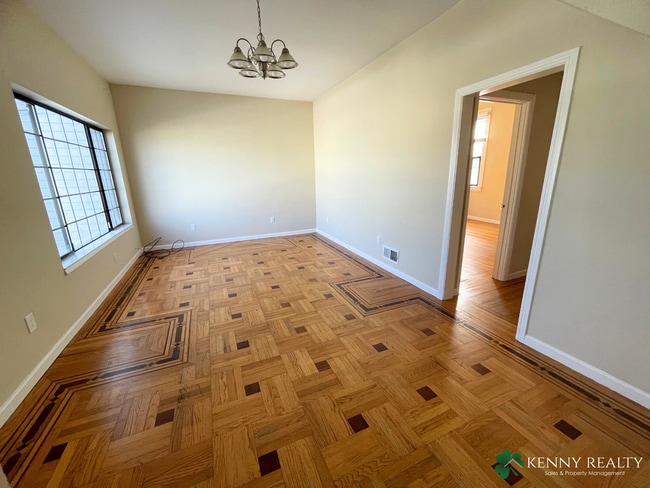 Building Photo - Two Bedroom Home in San Francisco, Bonus R...