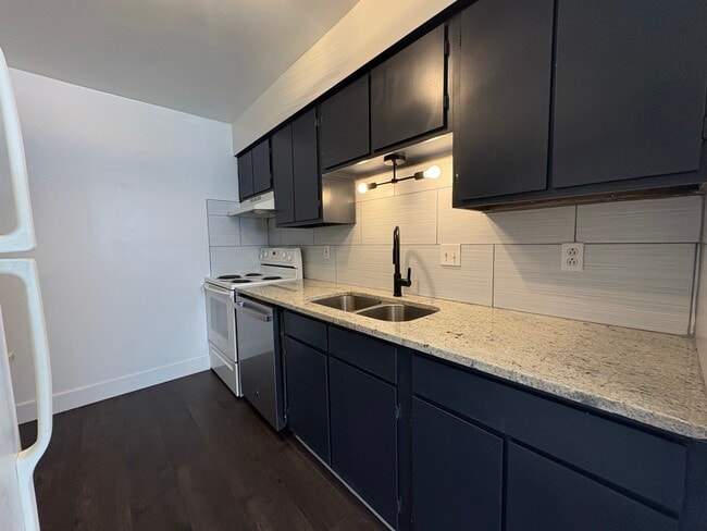 Foto del edificio - 30 Emery Way