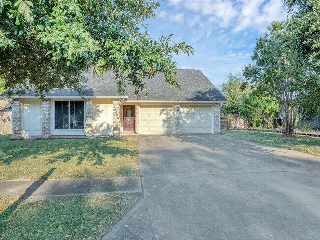 Building Photo - Spacious Elegance Near Tech Hub: 3 Bed, 2....