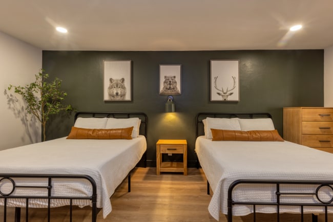 Building Photo - 1078 E White Mountain Blvd