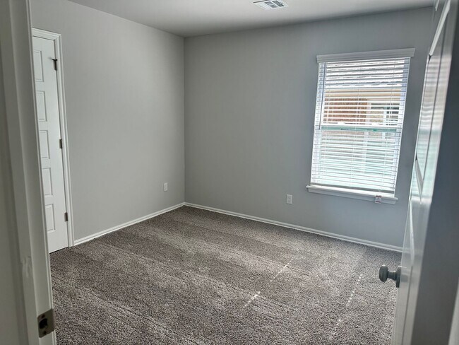 Foto del edificio - 1st Month Free!