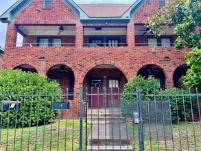 Building Photo - 320 W Polk St