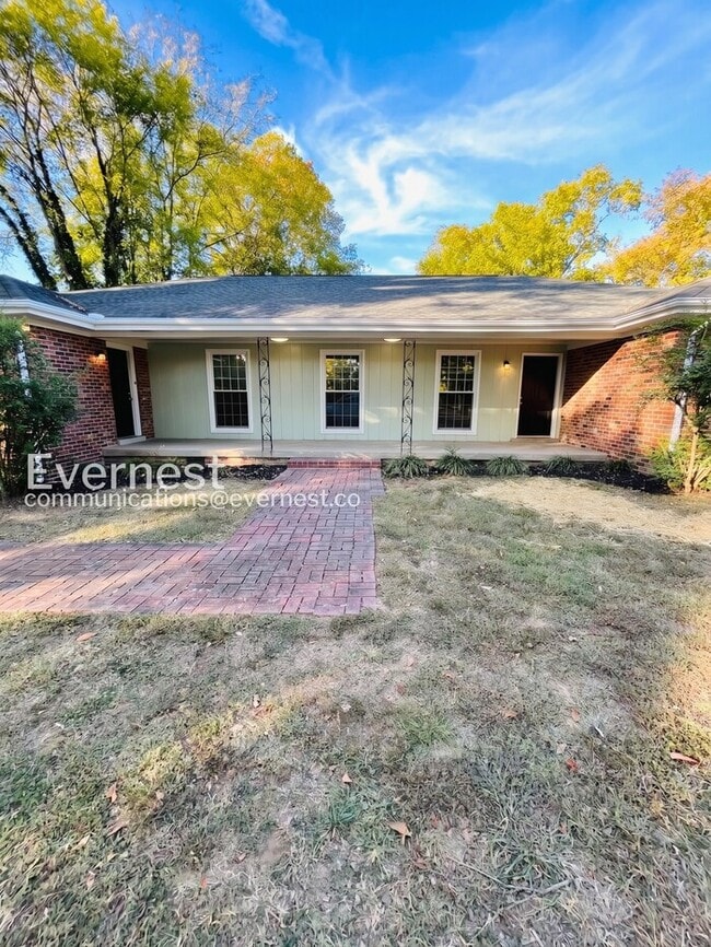 Foto del edificio - 570 Hawkins Dr