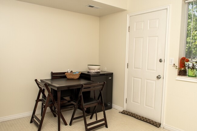 Building Photo - 137 S 400 W