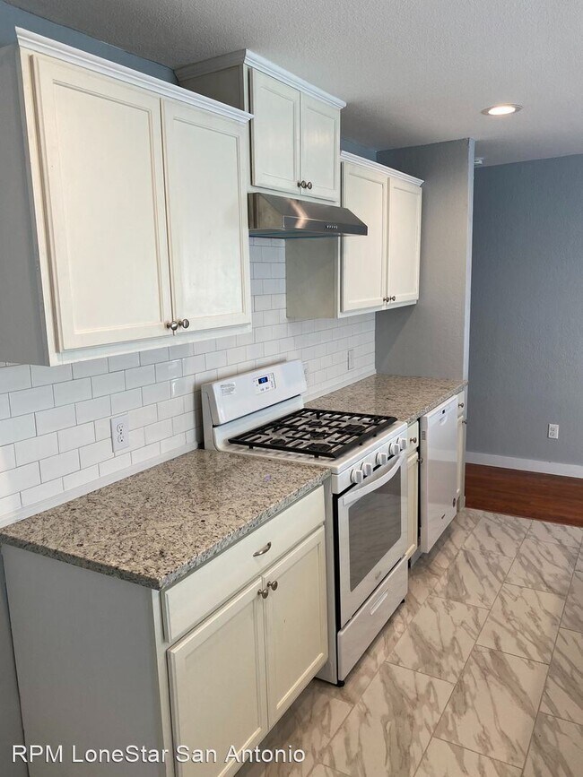 Building Photo - 4 br, 2.5 bath House - 243 Octavia Place