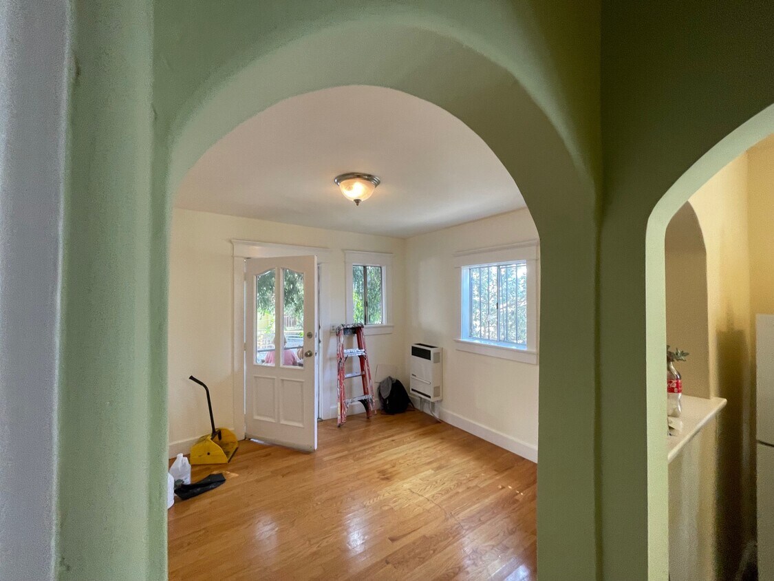 Primary Photo - 933 Marview Ave
