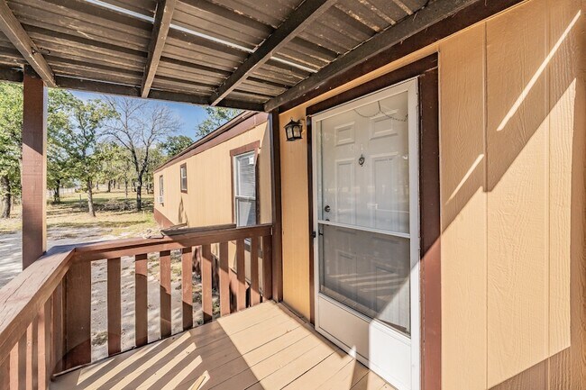 Foto del edificio - 419 Wood River Rd