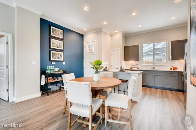 Building Photo - 3 br, 2 bath Townhome - 3420 S Dallas Pky