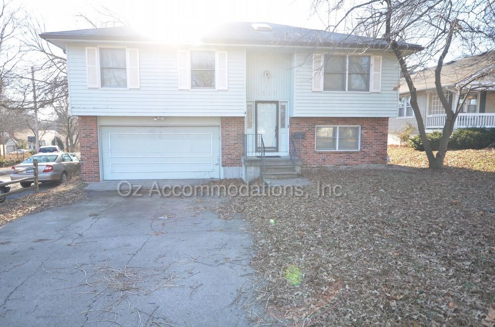 Primary Photo - 4307 W 51st St Roeland Park KS 66205