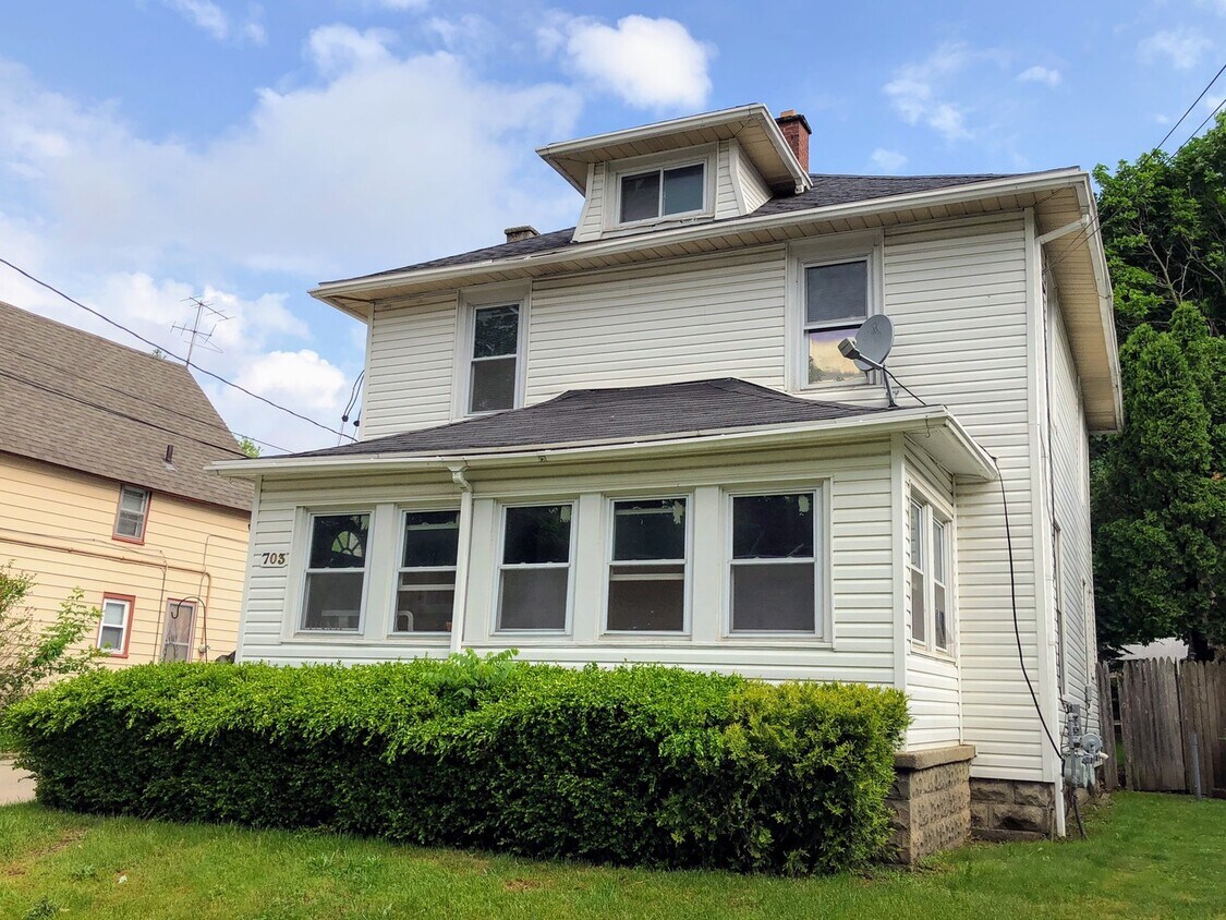 Foto principal - 703 Spencer St NE