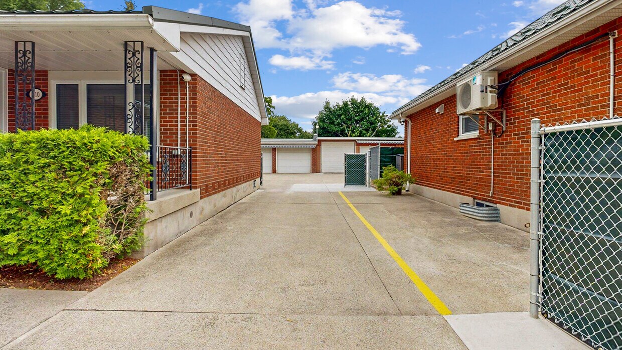 Photo principale - GORGEOUS NEWLY RENOVATED TWO BEDROOM MAIN ...